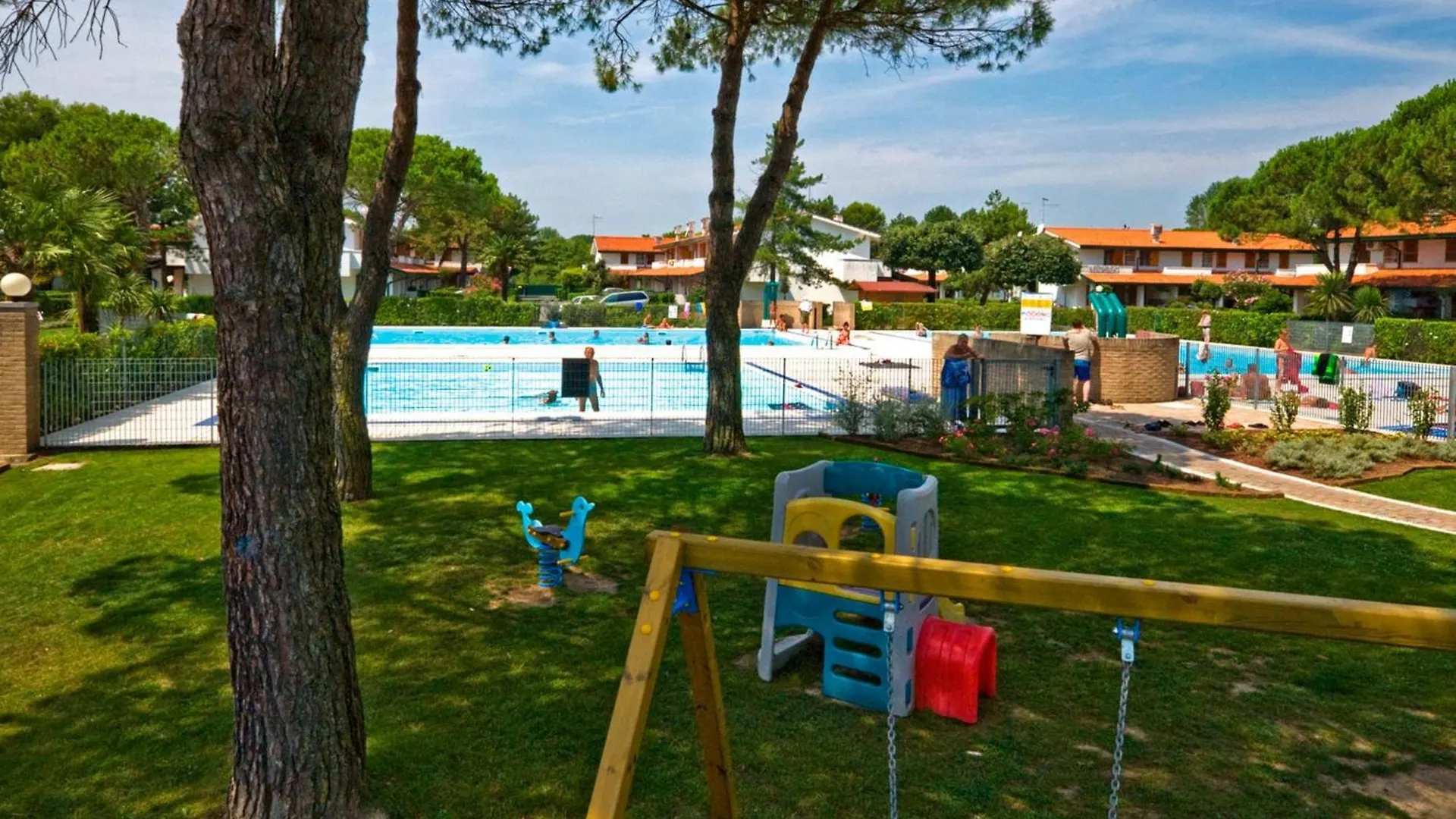 Townhouse With Pool, Garden And Close To Beach Bibione Apartment