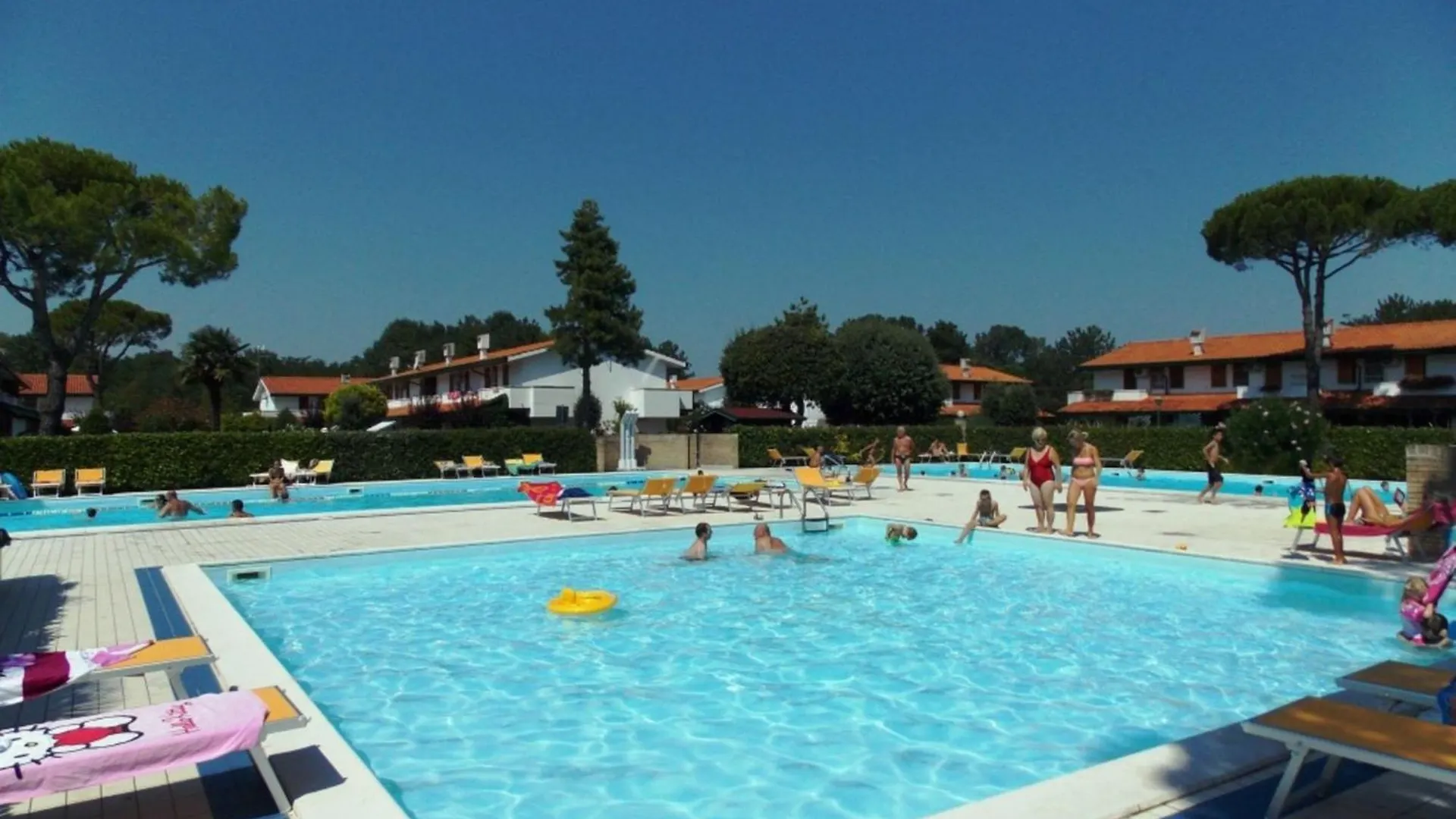 Townhouse With Pool, Garden And Close To Beach Bibione Italy